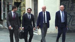 El secretario general de la RFEF (Real Federaci�n Espa�ola de F�tbol) , Andreu Camps (1d) y el abogado de la RFEF, Tomas Gonz�lez Cueto (2d)