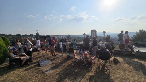 En O Castro de Caldelas no se quisieron perder el eclipse