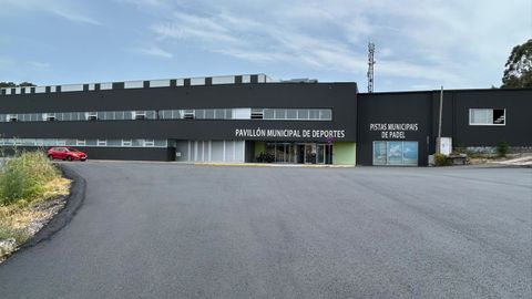 Asfaltado en el acceso al nuevo pabell�n deportivo grovense