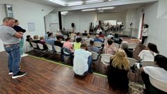 Imagen de la asamblea vecinal celebrada por el PP de Pontevedra en la parroquia de Lrez