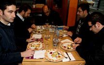 Imagen de una degustaci�n de tapas por parte del jurado del concurso en su primera edici�n, en el 2011.