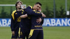 Ximo figura entre los que extender�n su contrato en caso de ascenso y Mella tiene sobre la mesa una oferta de renovaci�n