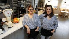 Alicia Bell�n y Queca Aguilar abrieron las puertas de la Artesa en Canido la semana pasada
