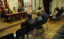 La junta no encontr� ayer relevo y habr� elecciones el d�a 17. 