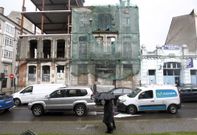 <span lang= es-es >Iniciativa de Lugonovo</span>. El grupo que tiene por portavoz a Santiago Fern�ndez Roche ha solicitado del gobierno local que adopte las medidas necesarias para iniciar cuanto antes un expediente de ejecuci�n de obras por v�a subsidiaria para intervenir en el edificio n�mero 48 de la Ronda da Muralla. 