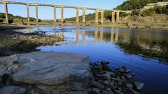 El caudal del Mi�o a su paso por Portomar�n se estrecha tras el vaciado del embalse de Belesar, que est� al 30,18 % de su capacidad