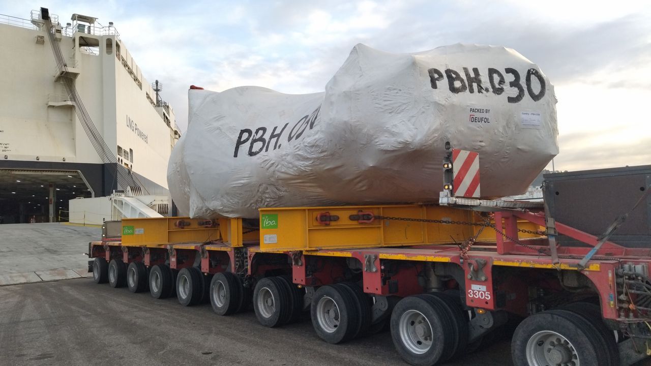 Llegan a Galicia los últimos componentes del Centro de Protonterapia destinado a tratar el cáncer