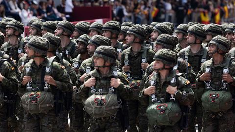 Varios militares desfilan durante el desfile militar con motivo del da de las fuerzas armadas