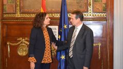 La ministra de Hacienda, Mar�a Jes�s Montero, y el presidente de la FEMP y alcalde de Vigo, Abel Caballero