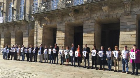 SANTIAGO. Concentraci�n de representantes institucionales en el Obradoiro.