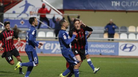 Edgar Hern�ndez celebra su gol frente al Getafe
