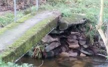 <span lang= es-es >Pasarela en mal estado</span>. Las �ltimas lluvias empeoraron todav�a m�s el estado de la �nica pasarela que permite cruzar hacia San Marti�o de Requeixo desde la zona de As �nsuas.