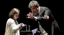 Una actuaci�n de Mago Rafa en el teatro Pastor D�az. 