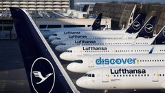 Varios aviones estacionados en el aeropuerto de Fr�ncfort, en Alemania.