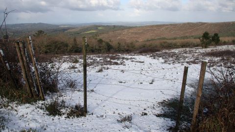 Por segundo dia consecutivo nev� en el alto de Camb�s.