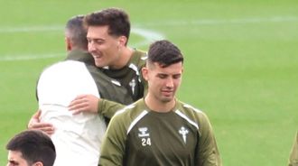Carlos Dom&iacute;nguez y Manu Fern&aacute;ndez, en el entrenamiento del Celta de este martes en la Cidade Deportiva Afouteza.