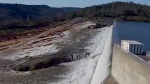 Miles de evacuados en California por los da�os en la presa Oroville
