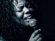 La cantante cubana da clases de piano en Cangas.