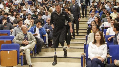 El ingeniero estadounidense Hugh Herr, Premio Princesa de Asturias de Investigacin Cientfica y Tcnica 2016, mantiene un encuentro con estudiantes de la Escuela Politcnica de Gijn