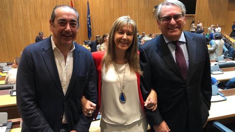 La diputada asturiana del PP, Paloma Gzquez, con los senadores Ramn Garca Caal y Fernando Goi Merino