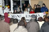 Durante la lectura en Ribeira se despleg� una pancarta. 