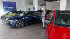 En el concesionario Autos Dunas de Ribeira se ha incrementado la firma de este tipo de contratos.