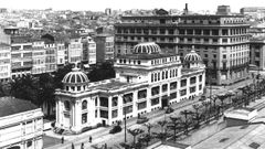 Vista del edificio del Hotel Atl�ntico y a su derecha el Hotel Embajador, en una imagen de archivo