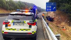 La Guardia Civil en el lugar del accidente, en O Corgo.