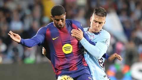 Rashford, con el c�ltico Manu Fern�ndez, durante el Celta-Barcelona de este domingo en Bala�dos.
