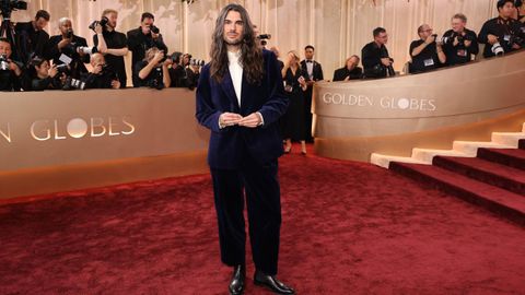 Otro de los trajes a medida de Oliver Laxe para la alfombra roja