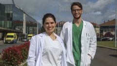Sara Pereira y Manuel Busto son residentes en el CHUS, ambos estudiaron Farmacia