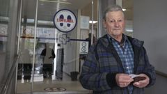 Jos Luis Pousa fue uno de los pacientes afectados por la primera jornada de la huelga de atencin primaria, en la foto en el ambulatorio Concepcin Arenal, de Santiago