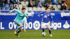 Viti Cuenca Real Oviedo Barcelona B Carlos Tartiere.Viti conduce un balon ante Cuenca