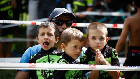 MINI BTT MACEDA.Padres y familiares siguieron las carreras con inter�s.