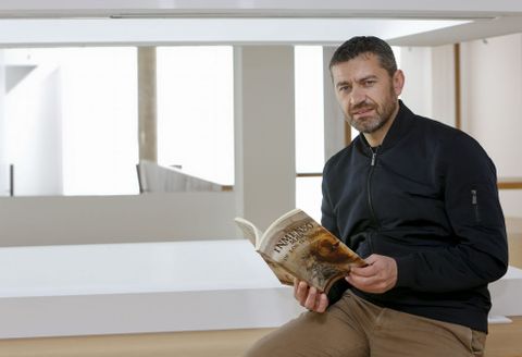 Ríos, en la Biblioteca Rego da Balsa de Carballo; en la comarca todavía no ha presentado su obra.