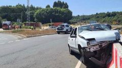 El coche qued bastante daado en la parte delantera tras el accidente. 