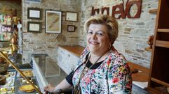 Evangelina Barro posa en la central de la empresa en Neda.