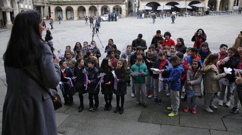 Paz Ourense.Lectura de manifiesto y suelta de globos en la praza Maior de Ourense