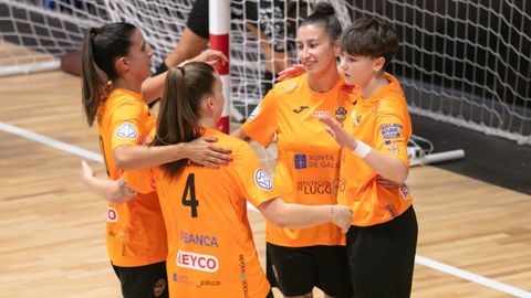 Las marianas Lara, Cris Blanco, Silvia Rubal e Irene celebran un gol al 5 Corua en pretemporada.
