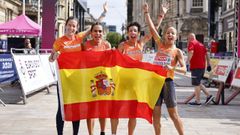 Ester Navarrete con el resto del equipo espa�ol celebrando el bronce