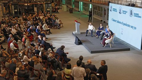 Ral Romar, periodista de La Voz de Galicia, Marisol Soengas, Francisco Martelo, Mercedes Surez y Uxa Rodrguez, coordinadora de La Voz de la Salud, en el Museo Santiago Rey Fernndez- Latorre.