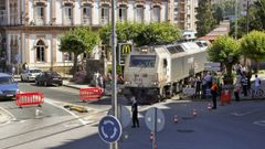 El tren con contenedores cruza Vilagarc�a