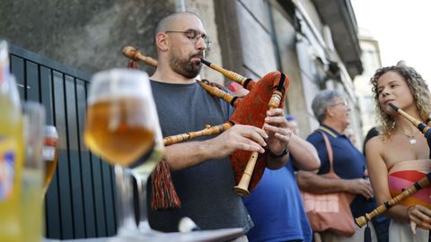 Cantos de taberna en Guitiriz en el primer d�a del Festival de Pardi�as 2026