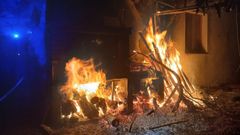 El fuego destruy� la barbacoa y afect� a la fachada de la vivienda