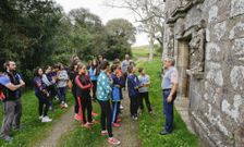 Los j�venes cabaneses participantes en el campamento �A toda vela�, ayer, en la Capela do Bri�o. 