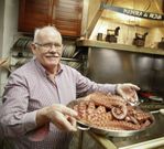 Lui Miguel S�nchez, gerente de la Pulpeira de Arz�a