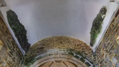 Humedades en el interior de la iglesia de Coucieiro, Mux�a
