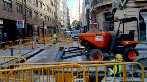 Corte de tr�fico por obras en la calle Dindurra