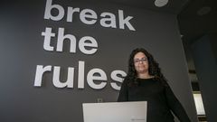 Luc�a Outeiral tiene la sede de operaciones de su empresa en el �coworking� de A Pobra