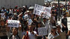 Los argentinos se manifestaron contra Macri, al que  recriminan, entre otras cosas, los aumentos en las tarifas de luz, gas o transporte